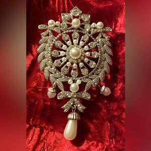 Silvertone Flower Leaf Broom With Rhinestone